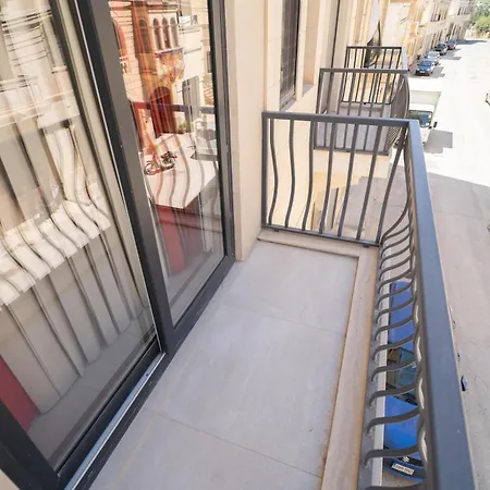 Retreat 4 Bedrooms, Panoramic Terrace * Għajnsielem