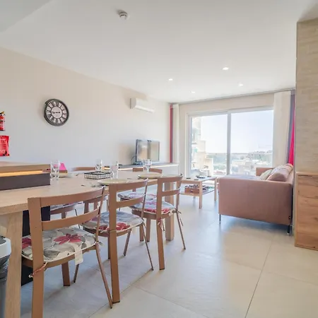 Retreat 4 Bedrooms, Panoramic Terrace Għajnsielem