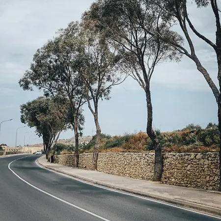 Retreat 4 Bedrooms, Panoramic Terrace * Għajnsielem