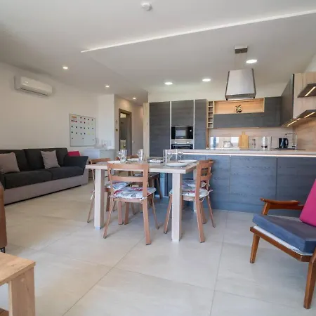 Retreat 4 Bedrooms, Panoramic Terrace * Ghajnsielem
