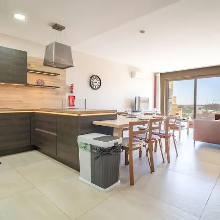 Retreat 4 Bedrooms, Panoramic Terrace * Ghajnsielem