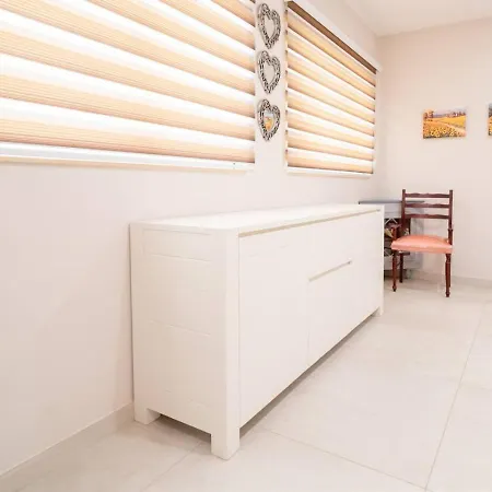 Retreat 4 Bedrooms, Panoramic Terrace * Айнсилем