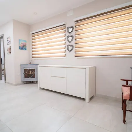 Retreat 4 Bedrooms, Panoramic Terrace Апартаменты Айнсилем