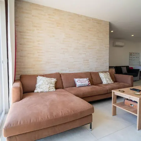 Retreat 4 Bedrooms, Panoramic Terrace Apartamento Ghajnsielem