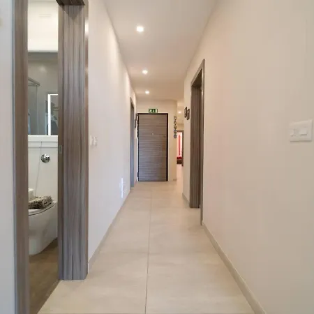 Retreat 4 Bedrooms, Panoramic Terrace * Айнсилем